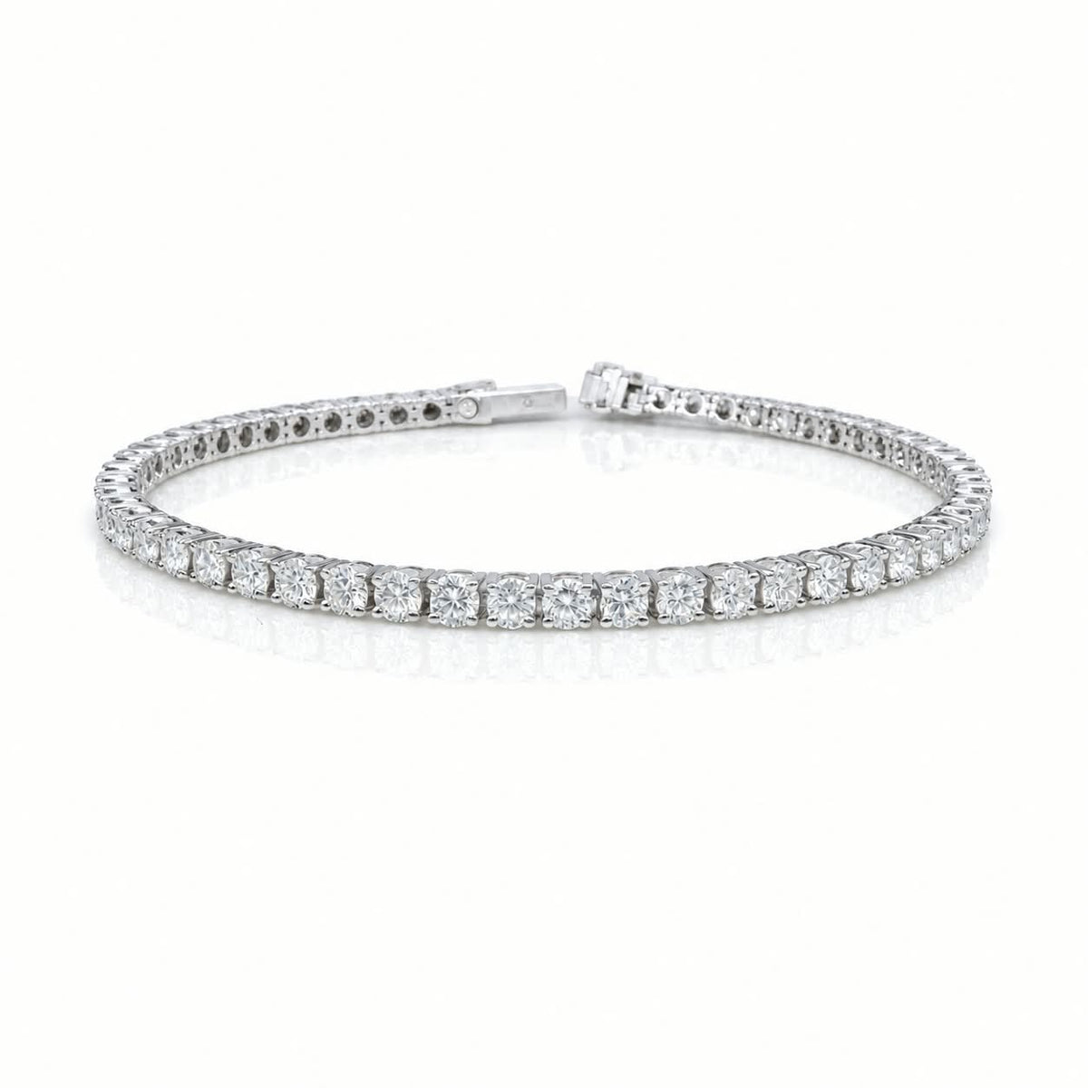 Round Shape 0.10 up EF VVS - 18k White Gold Tennis Bracelet