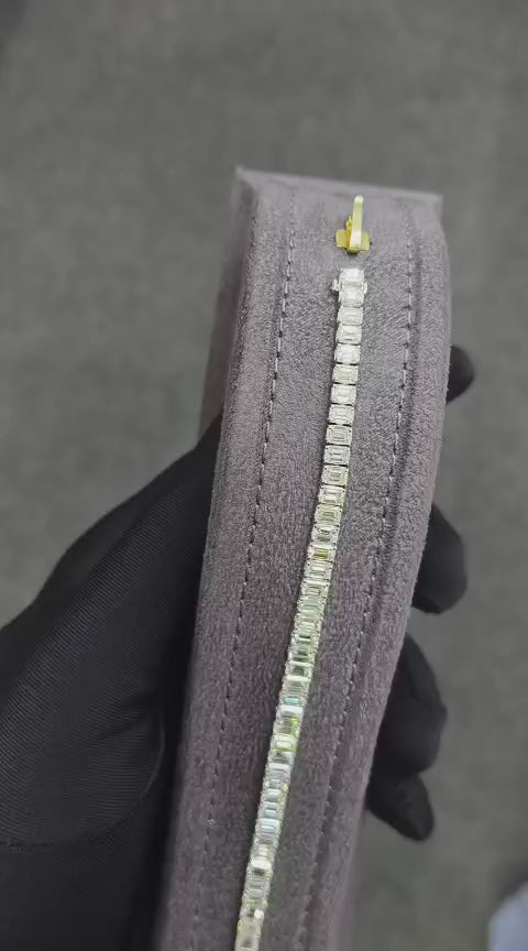 Emerald Shape 0.24 up FG VS - 18K White Gold Tennis Bracelet